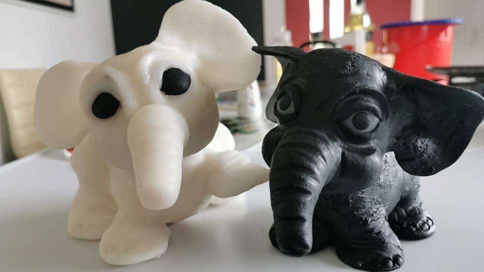 Figuras de elefantes modeladas en plastilina en taller de manualidades